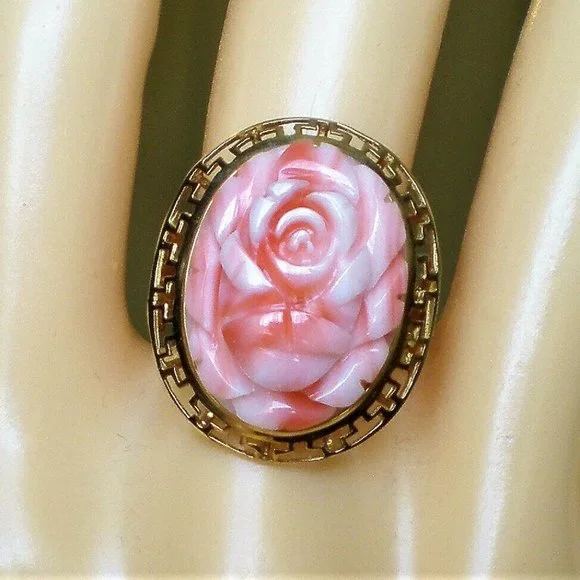 Vintage Designer 14K Gold Carved Angel Skin Pink Coral Rose Flower Cameo Ring